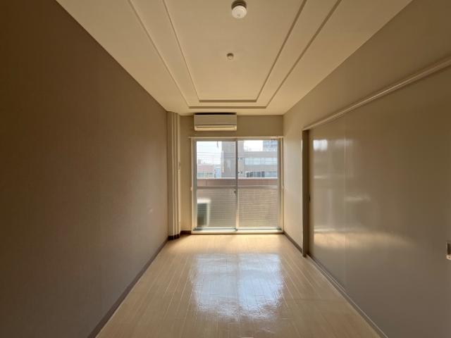 居室・リビング　室内