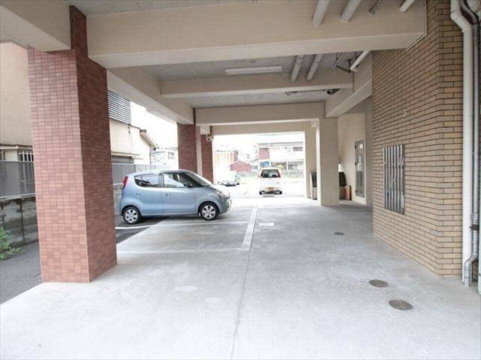 駐車場　駐車場
