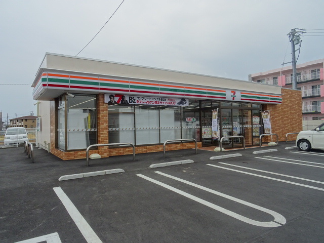 コンビニ　セブンイレブン（コンビニ）まで559m