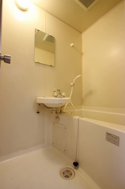 バス・シャワールーム　同物件、別号室のものです。