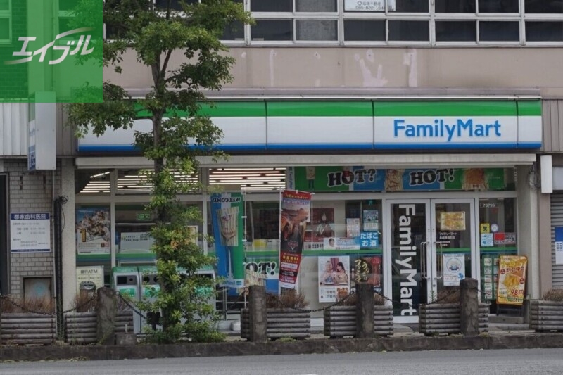 コンビニ　ファミリーマート長崎樺島町店（コンビニ）まで103m