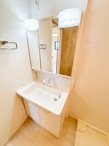 洗面設備　明るい洗面所です★