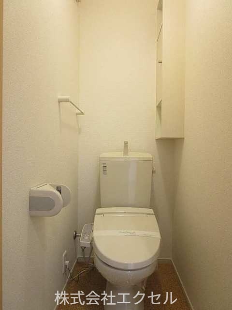 トイレ　温水洗浄便座付きです。