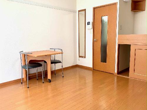 居室・リビング　現況優先。設備・仕様は現地と異なる場合あります。