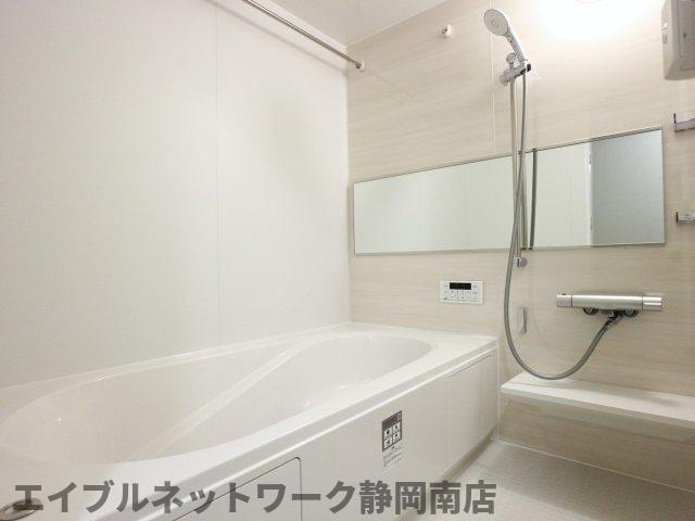 バス・シャワールーム　ゆったり過ごせるお風呂です