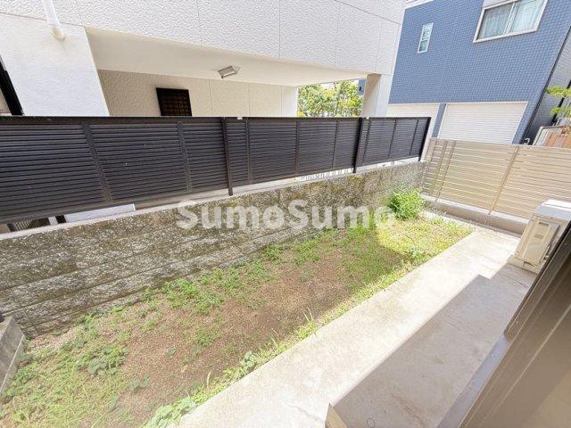 バルコニー　暖かな日差しのふりそそぐバルコニー