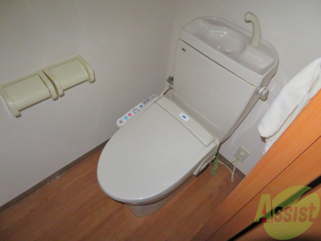 トイレ　温水洗浄便座で一年中快適に過ごせますね。