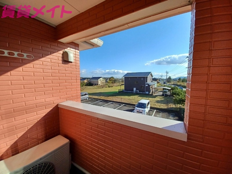 バルコニー　同物件別部屋反転タイプ