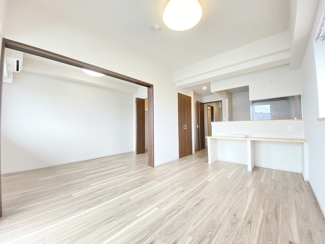 居室・リビング　明るく開放的な空間