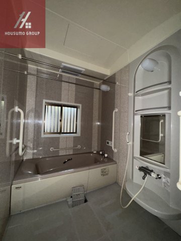 バス・シャワールーム　コンパクトで使いやすいお風呂です