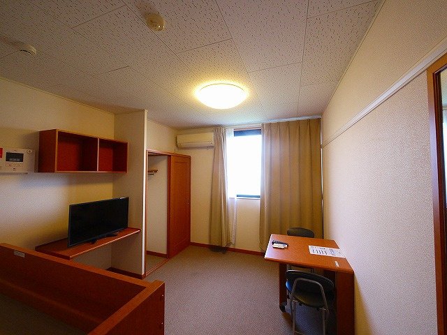 居室・リビング　こちらの居間で趣味の時間をお楽しみください