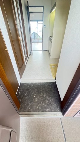 玄関　収納もある玄関です