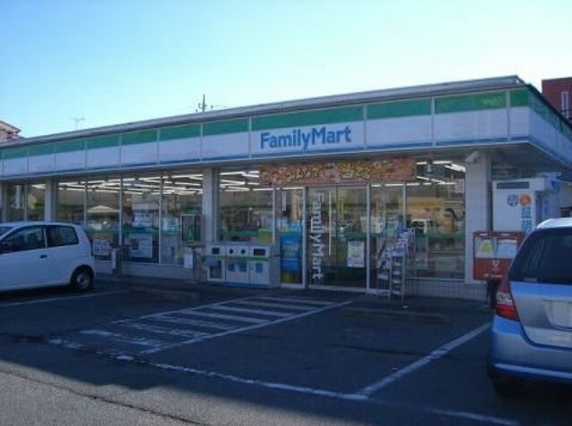 コンビニ　ファミリーマート筑西布川店（コンビニ）まで261m