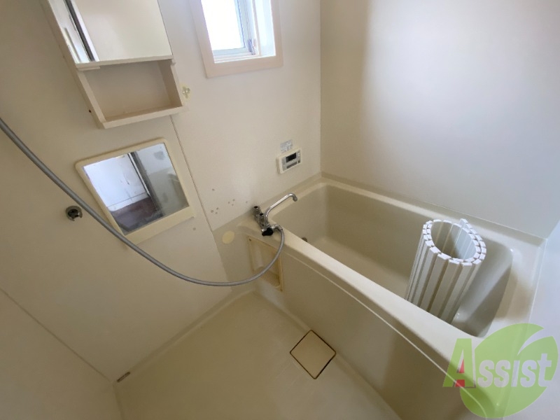 バス・シャワールーム　バスルームはゆったり浸かれる広さがあります。