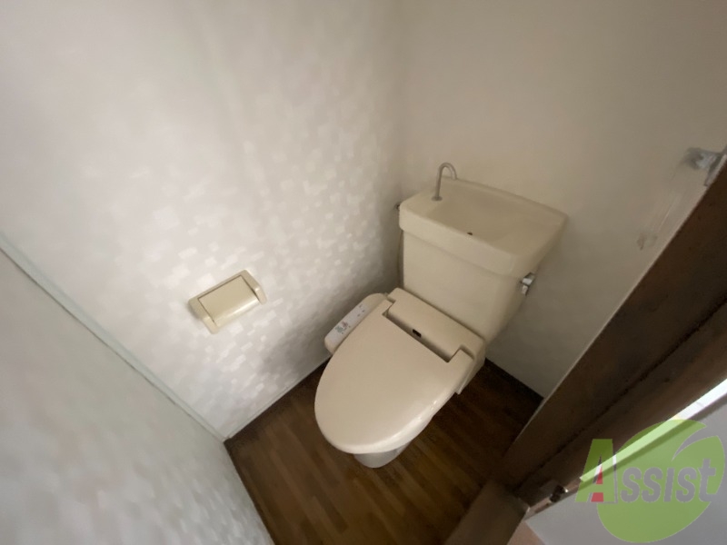 トイレ　温水洗浄便座は使い勝手もよく嬉しいですね。