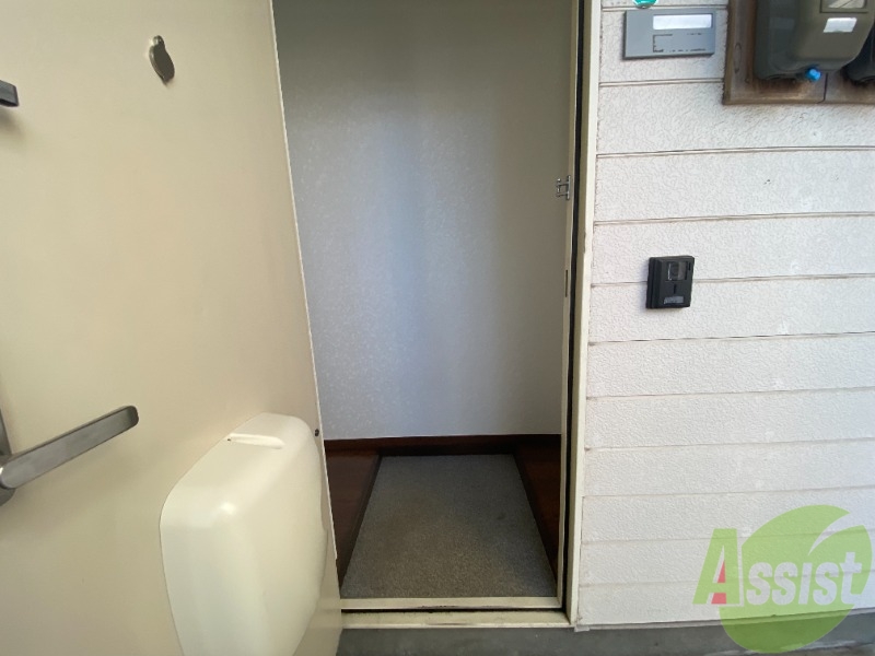 玄関　玄関からの様子。毎日の出入りはこちらから。