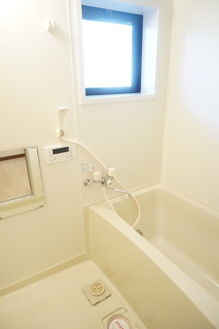 バス・シャワールーム　窓付きのバスルーム☆