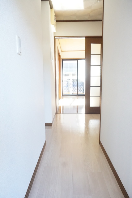 玄関　玄関入口から見たお部屋の景色です☆