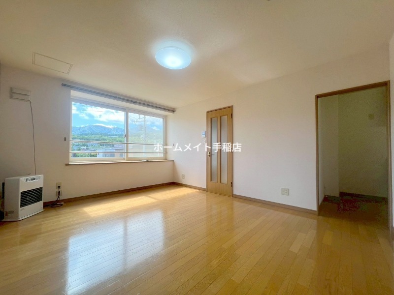 居室・リビング　広々リビングスペースございます！