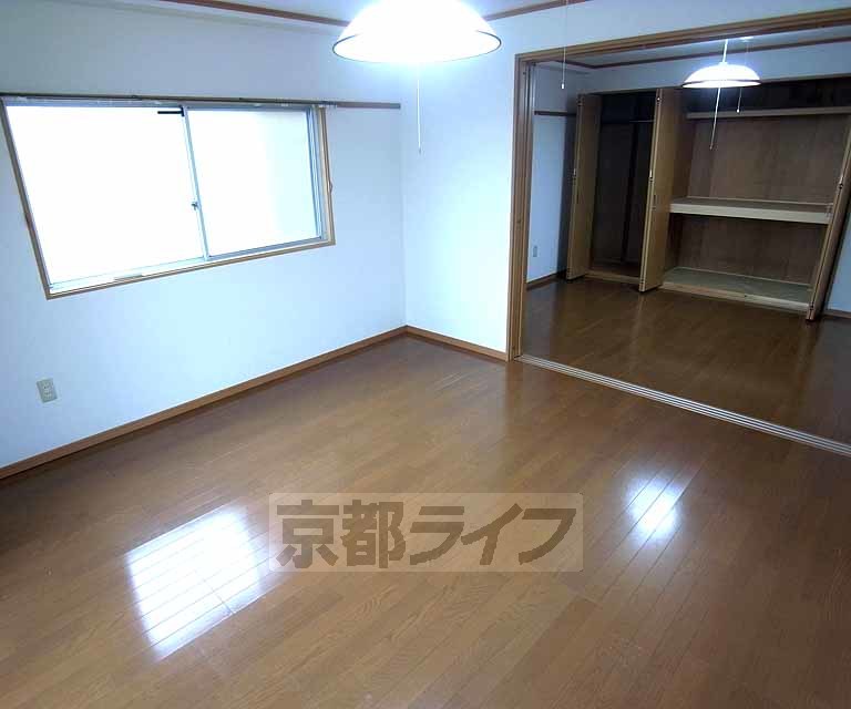 居室・リビング　フローリングでとても綺麗です。