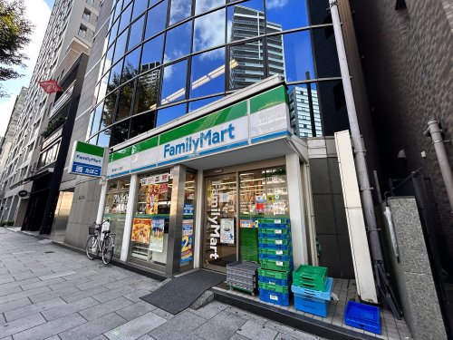 コンビニ　ファミリーマート（コンビニ）まで190m