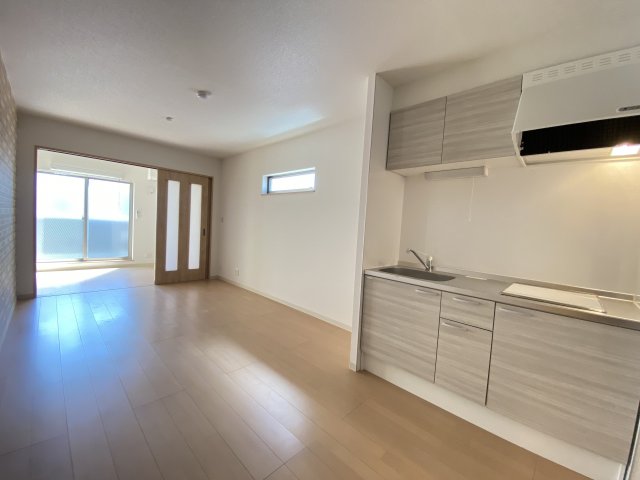 居室・リビング　こちらの居間で趣味の時間をお楽しみください