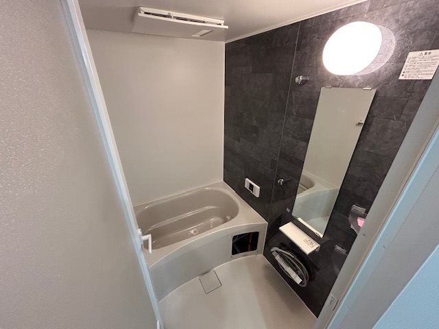 バス・シャワールーム　※1階の室内写真のため、ご参考ください。