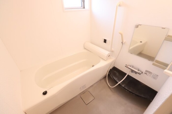 バス・シャワールーム　追い炊き機能完備でファミリーや長湯にも対応できるポイントです