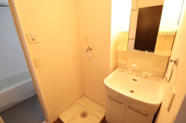 洗面設備　忙しい朝にうれしい洗髪洗面化粧台付♪