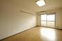 居室・リビング　※他号室の写真です