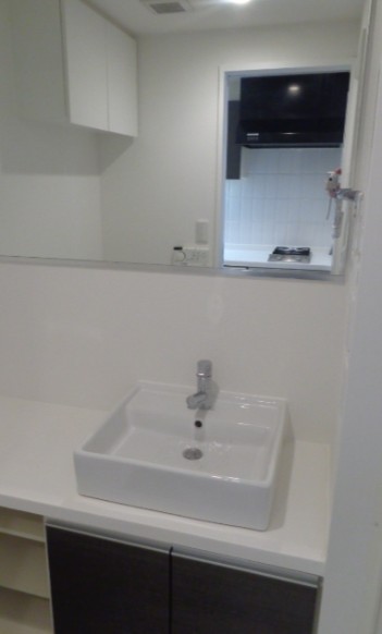 洗面設備　別部屋参考画像です