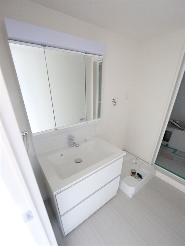 洗面設備　脱衣所　独立洗面台（シャンプードレッサー付）