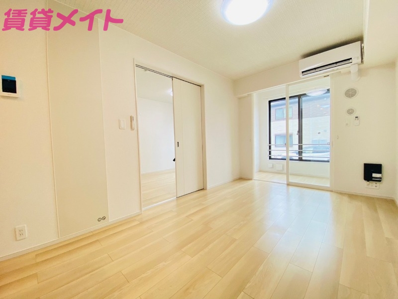 居室・リビング　同型反転タイプ画像