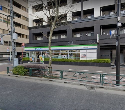 コンビニ　ファミリーマート（コンビニ）まで69m