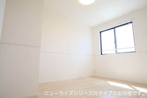 その他　収納もある玄関です