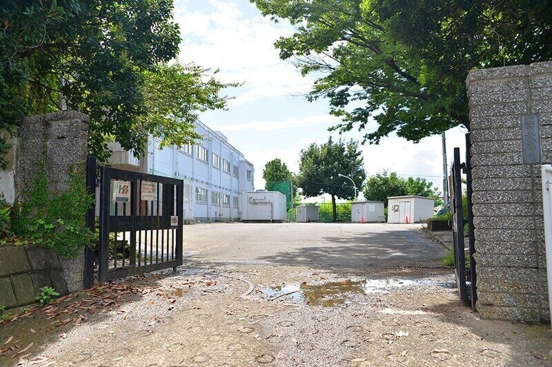 中学校　横浜市立生麦中学校（中学校）まで607m