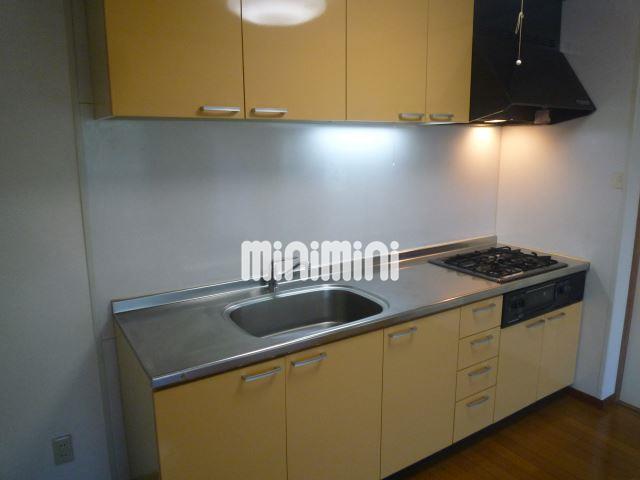 キッチン　上下収納完備システムキッチンです。