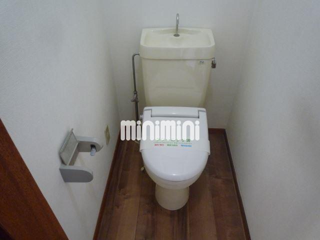 トイレ　ウォームレット完備です。