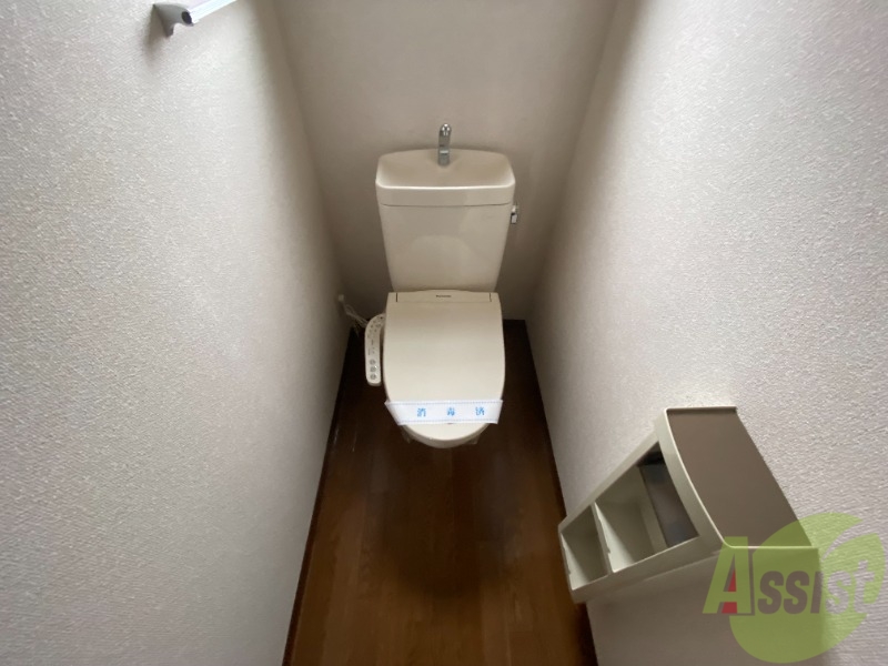 トイレ　温水洗浄便座付きのトイレは、使用しやすくうれしいですね。