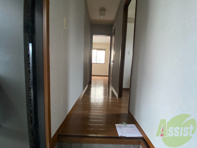 玄関　玄関でございます。毎日の出入りはこちらから。