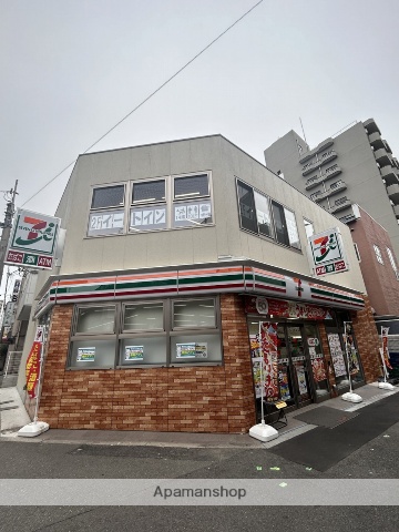 コンビニ　セブンイレブン（コンビニ）まで585m