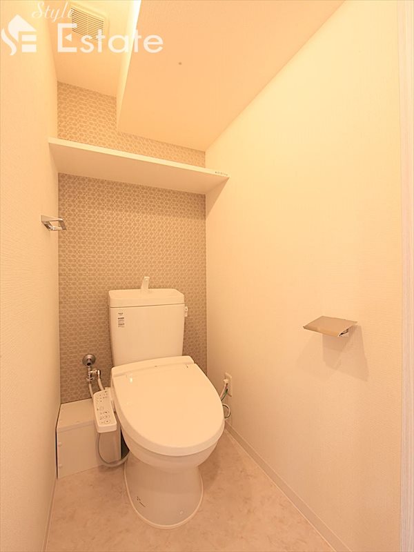 トイレ　温水洗浄便座