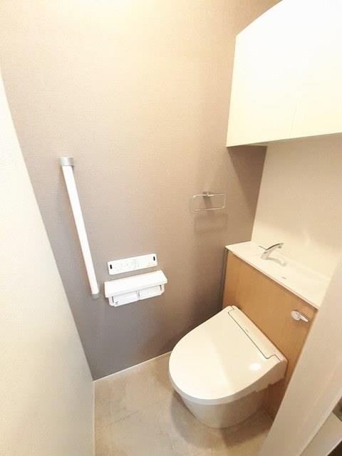 トイレ　温水洗浄便座