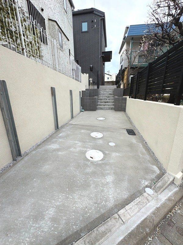 エントランス　駐車場