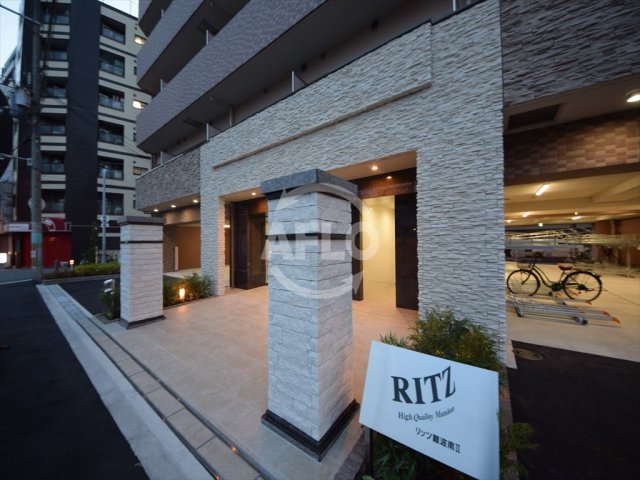 エントランス　リッツ難波南II　お洒落な外観