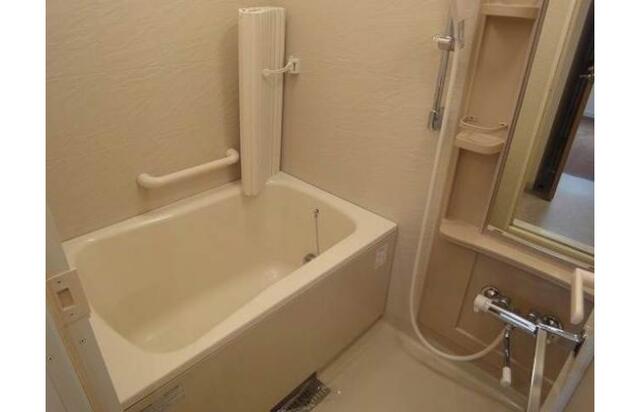 バス・シャワールーム　落ち着いた空間のお風呂です