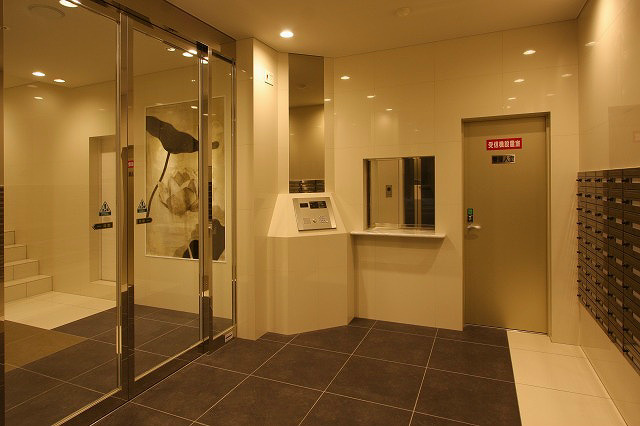 ロビー　オートロックなので安心☆