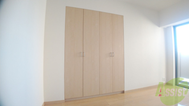 収納　クローゼットは奥行きがありたくさんの物がしまえそうです