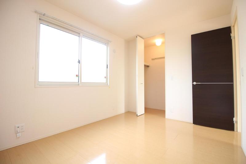 収納　洋室6帖にあるクローゼットとお部屋の様子