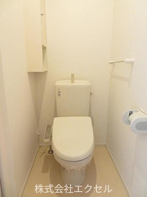 トイレ　温水洗浄便座です。